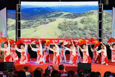 ??Kỉ niệm 50 năm ngày giải phóng hoàn toàn Miền nam thống nhất đất nước (30/4/1975-30/4/2025). Trường Mầm non 24/3 đã tổ chức thành công đêm văn nghệ vào tối thứ sáu ngày 18/4/2025.